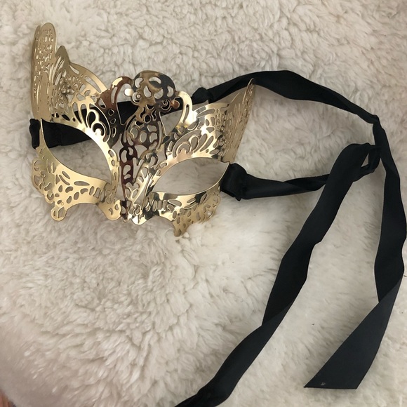Gold masquerade - Picture 1 of 3
